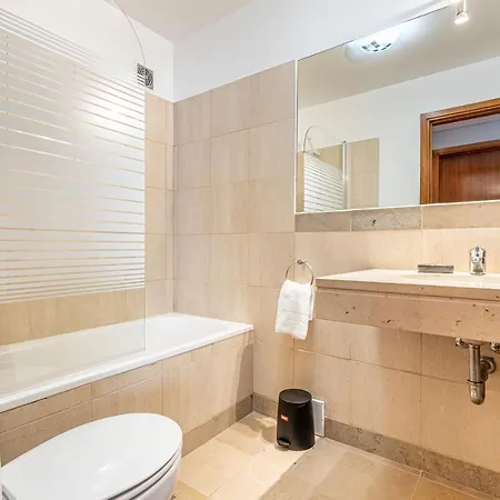 Machico City Apt * Машику