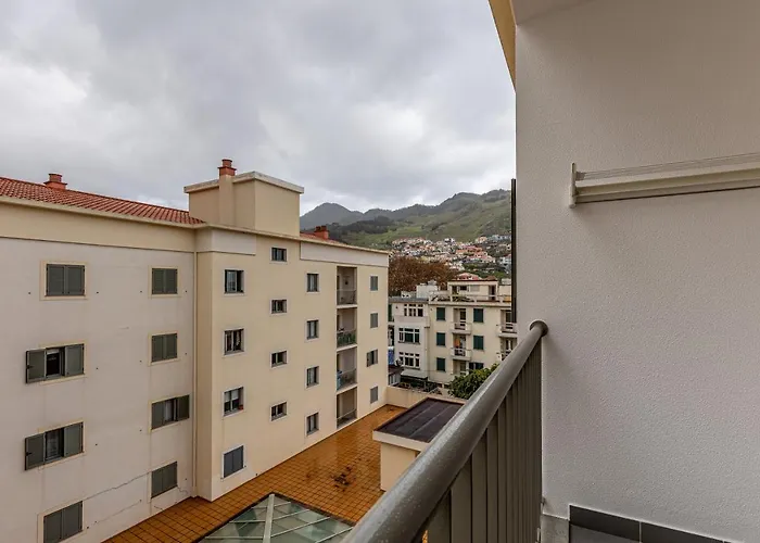 Machico City Apt * ماتشيكو